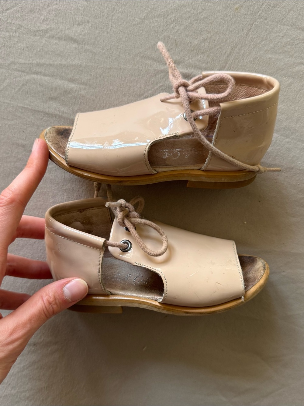 Toddler Girls patent leather cutout open-toe sandals